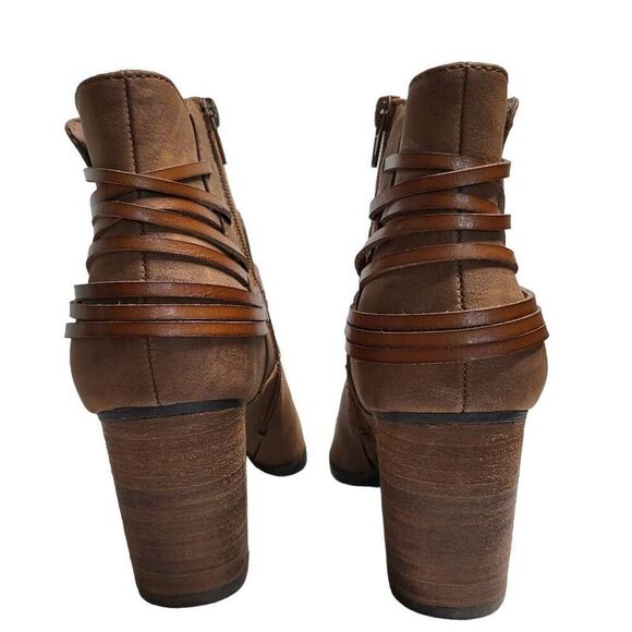 NEW MADDEN GIRL Denice Strapped Brown Ankle Booties Size 8 - Picture 6 of 12